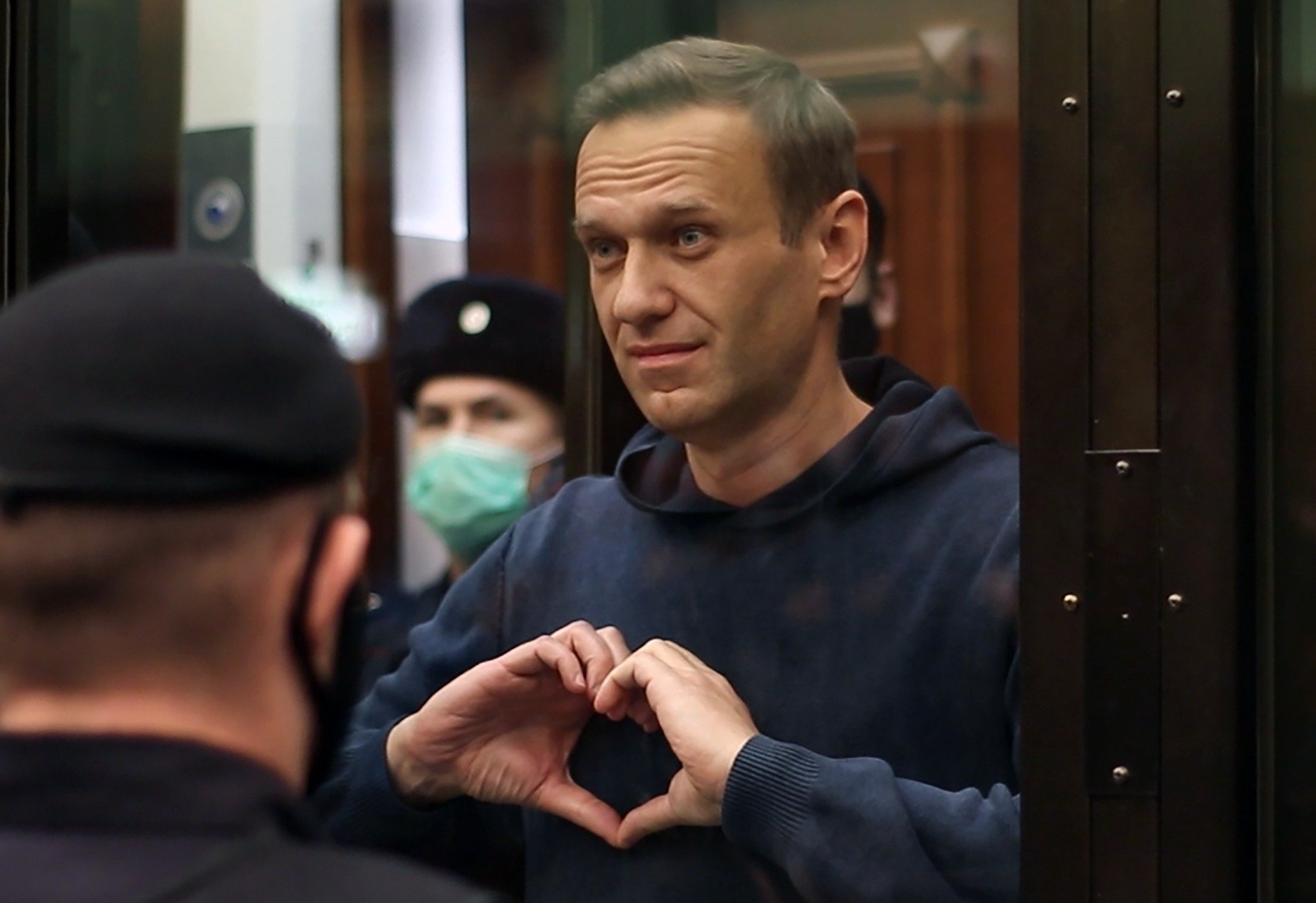 Алексей Навальный во время оглашения приговора о замене ему наказания в виде 3,5 лет лишения свободы условно на реальный срок. Снимок с видео / Пресс-служба Мосгорсуда РФ / ТАСС