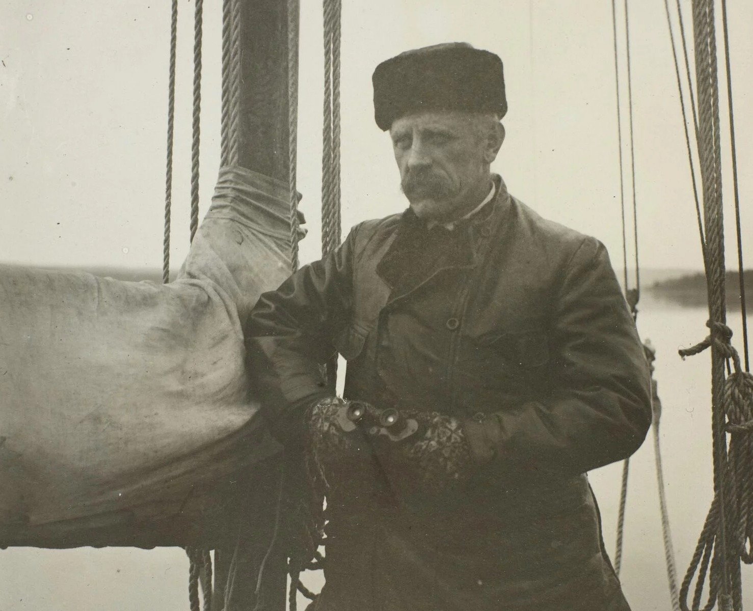 Нансен на борту теплохода «Омуль» на пути вверх по Енисею. Сентябрь 1913 г. Фото: архив