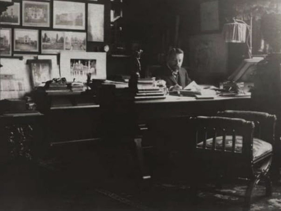 1910-е годы. Шехтель в рабочем кабинете в своём доме на Большой Садовой. Архивное фото