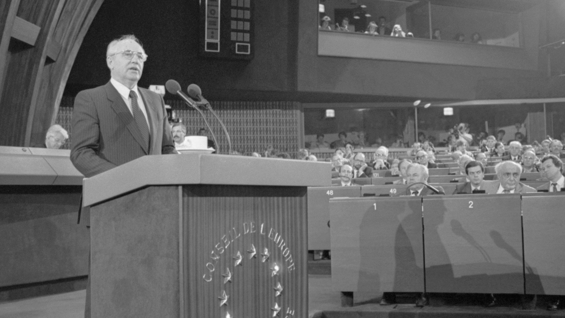 1989 г. Михаил Горбачев на парламентской сессии Совета Европы в Страсбурге. Фото: Юрий Лизунов, Александр Чумичев / Фотохроника ТАСС