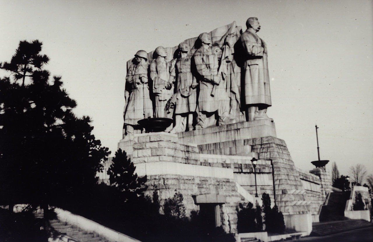 Памятник Сталину в Праге. Фото из архива