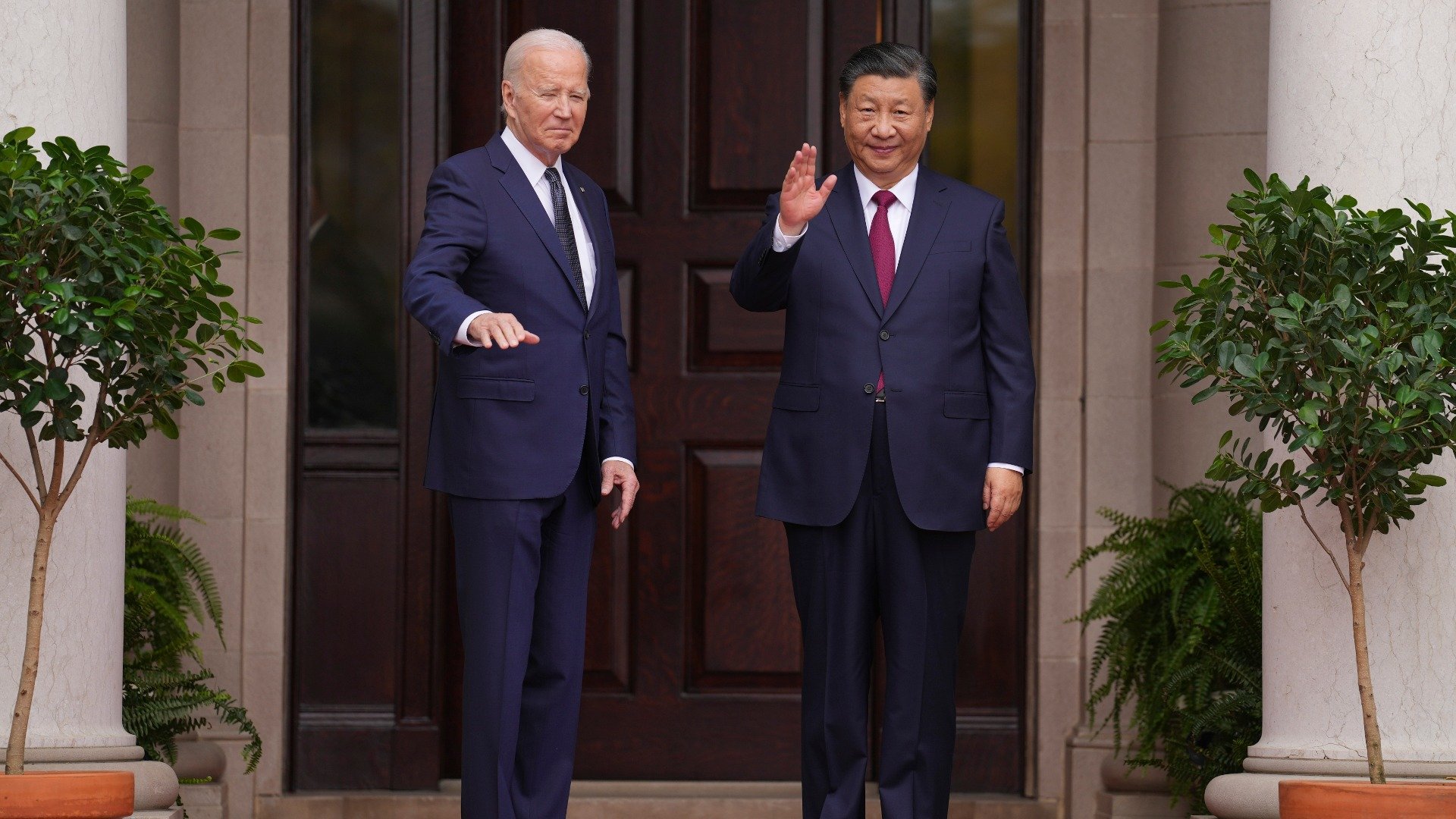 Встреча президента США Джо Байдена и председателя КНР Си Цзиньпина на полях саммита АТЭС. Фото: AP / TASS