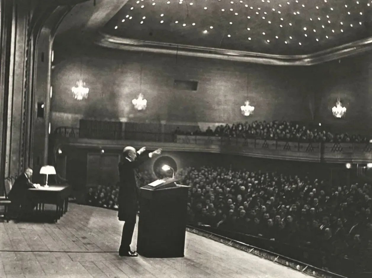 Лекция Ивана Ильина в Берлине. Фото: Научная библиотека МГУ