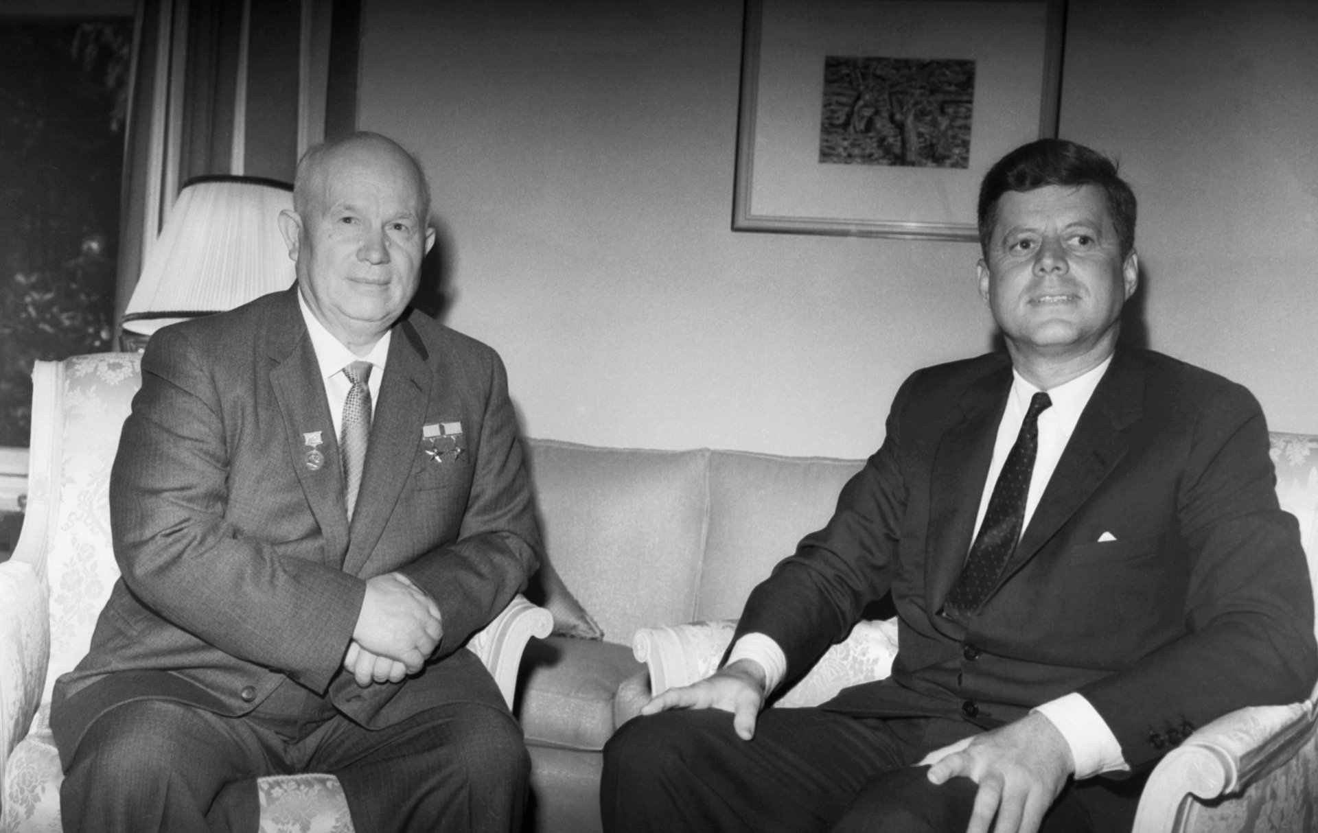 Никита Хрущев и президент США Джон Кеннеди во время встречи во дворце Шенбрунн. Фото: Василий Егоров / ТАСС