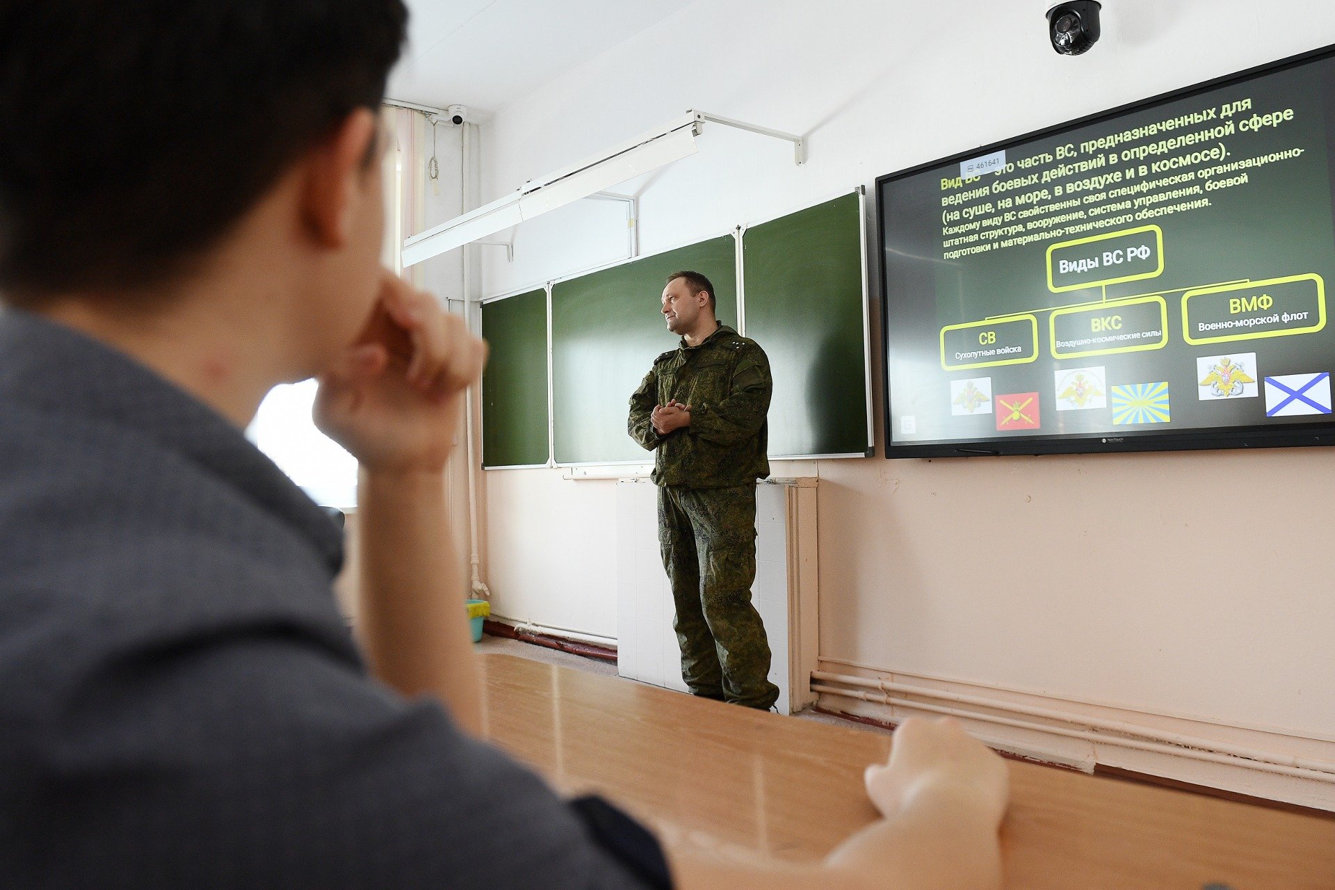 Занятие по начальной военной подготовке. Фото: Николай Михальченко / ТАСС