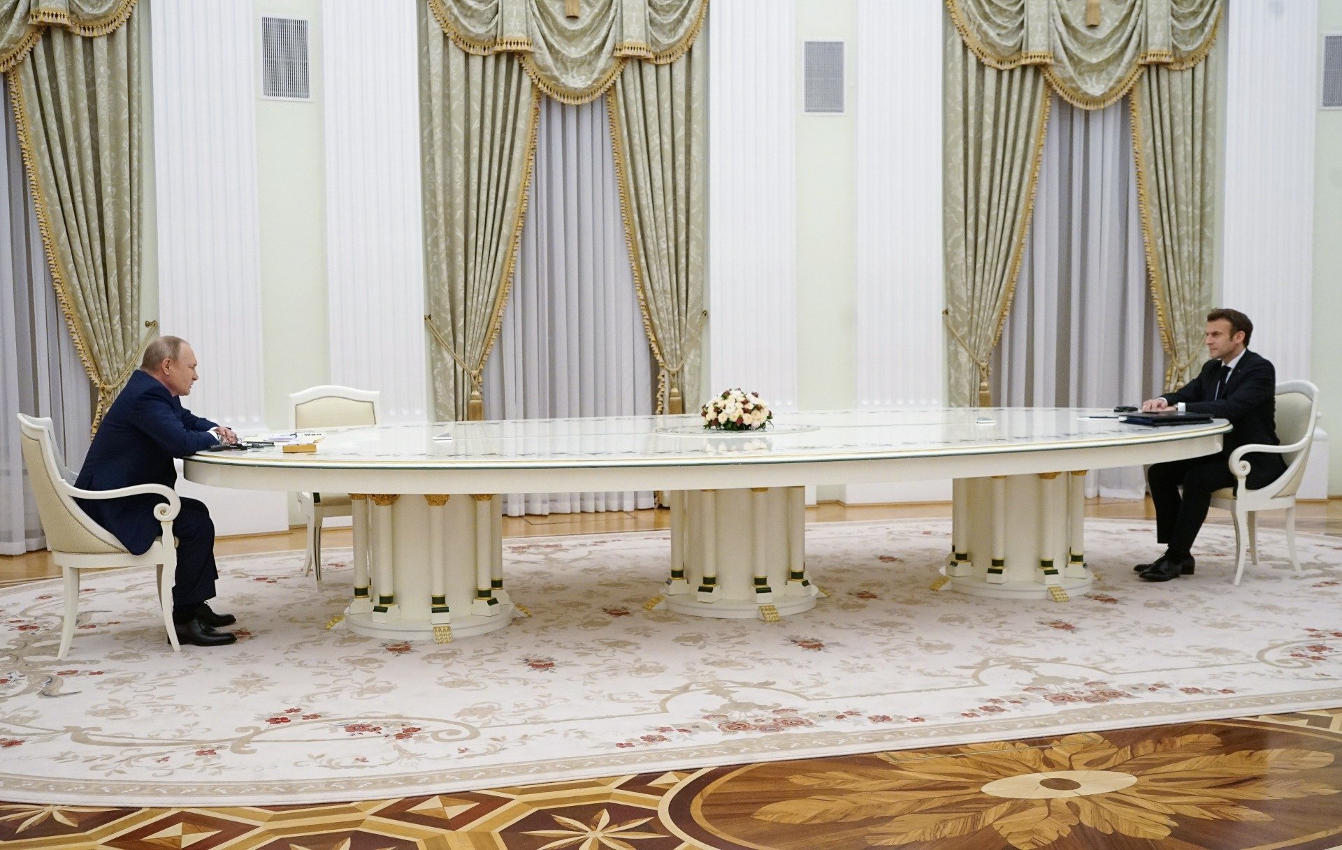 Встреча Владимира Путина и Эммануэля Макрона. Фото: Пресс-служба президента РФ / ТАСС