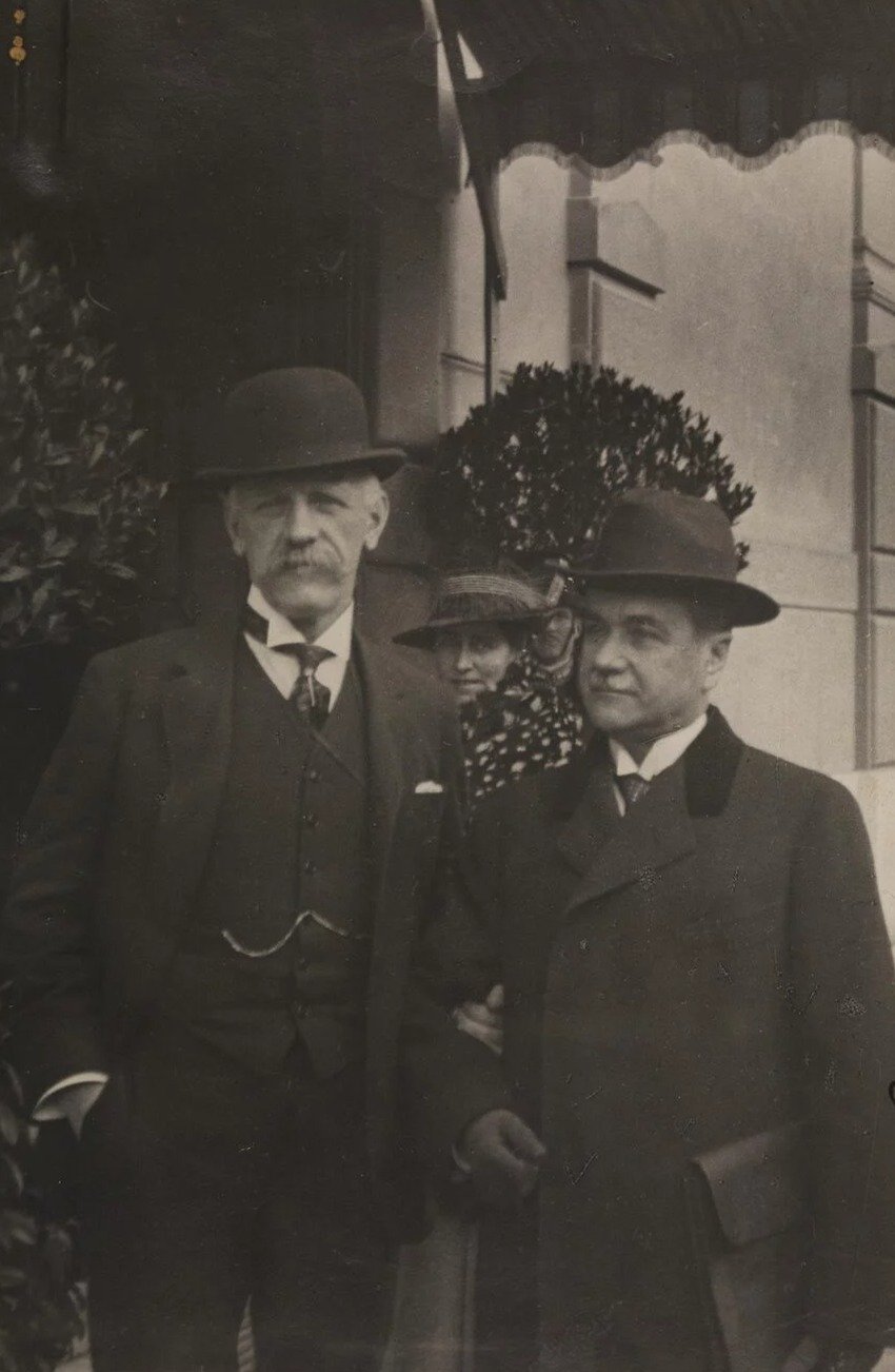 Нансен — член норвежской делегации в Лиге Наций. Швейцария, Женева, 1920 г. Сзади стоит Сигрун Нансен. Фото: архив