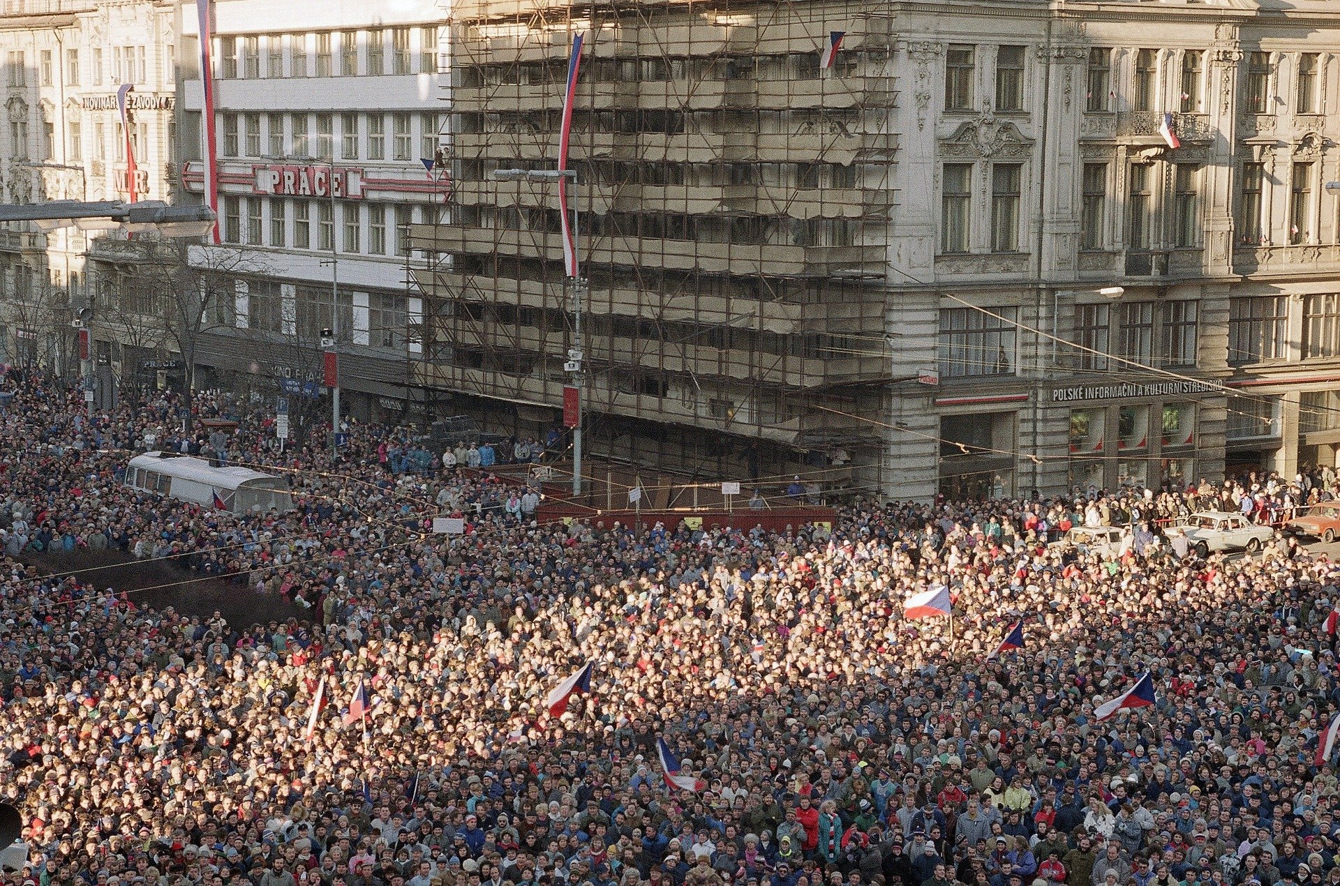 Бархатная революция в Чехословакии. Фото: ASSOCIATED PRESS