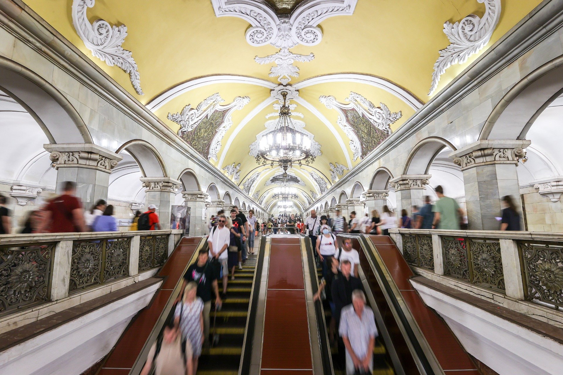 Станция метро Комсомольская. Фото: Сергей Карпухин / ТАСС