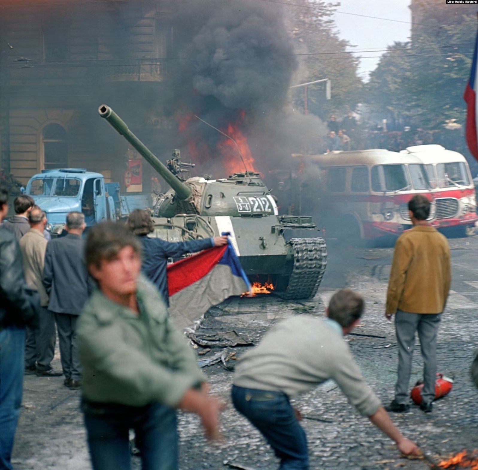 1968 год. Пражская весна. Советские танки в Чехословакии. Фото: Reuters