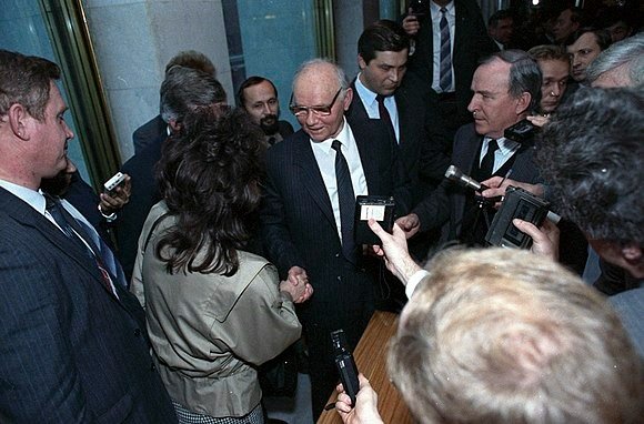 Крючков даёт интервью на съезде народных депутатов СССР, декабрь 1990-го года. Фото: Википедия