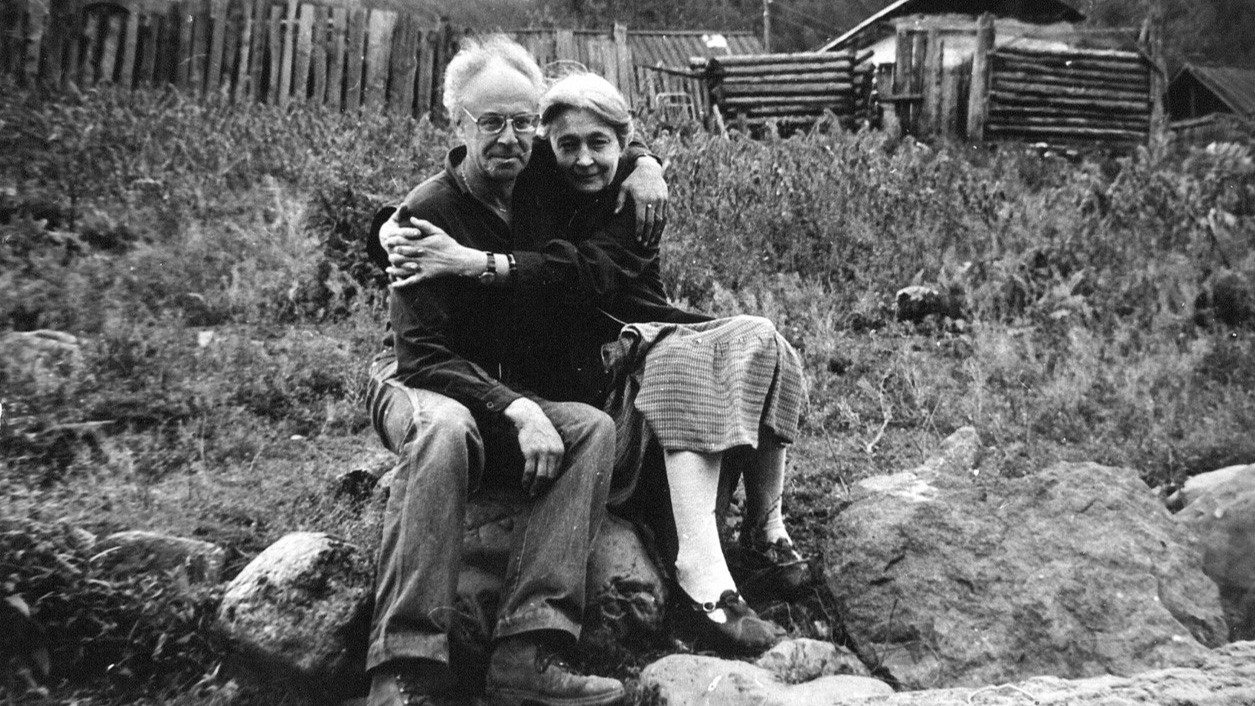 Зоя Крахмальникова и Феликс Светов. Поселок Усть-Кан, август 1983 г. Фото из семейного архива