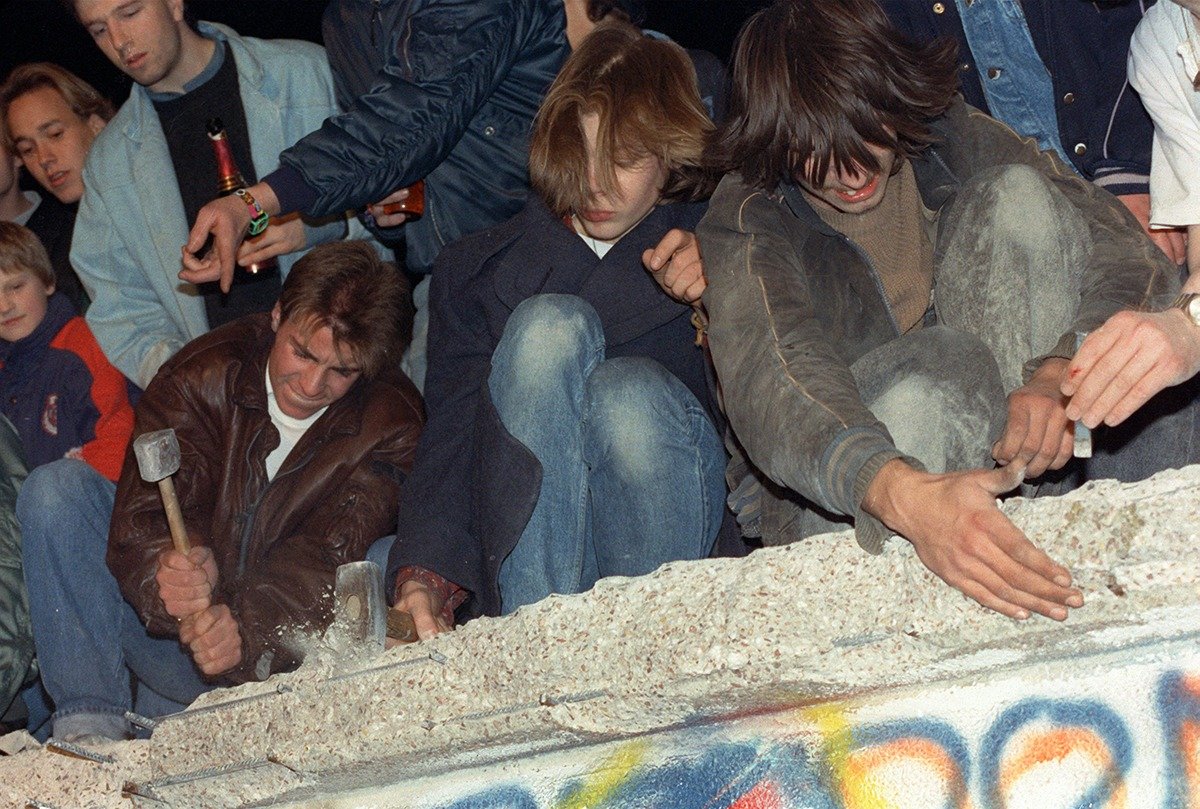 Падение Берлинской стены. Фото: picture-alliance / dpa