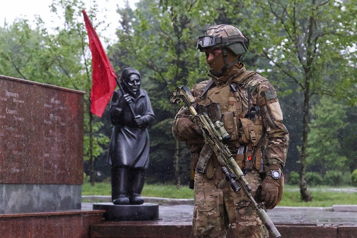 Памятник «бабе Ане» в Мариуполе. Фото: Владимир Гердо/ТАСС