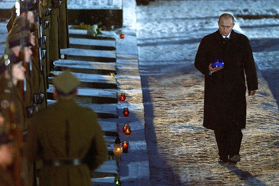 Владимир Путин в Освенциме, 2005 год. Фото: РИА Новости