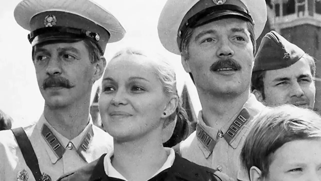 Кадр из сериала «Рожденная революцией»