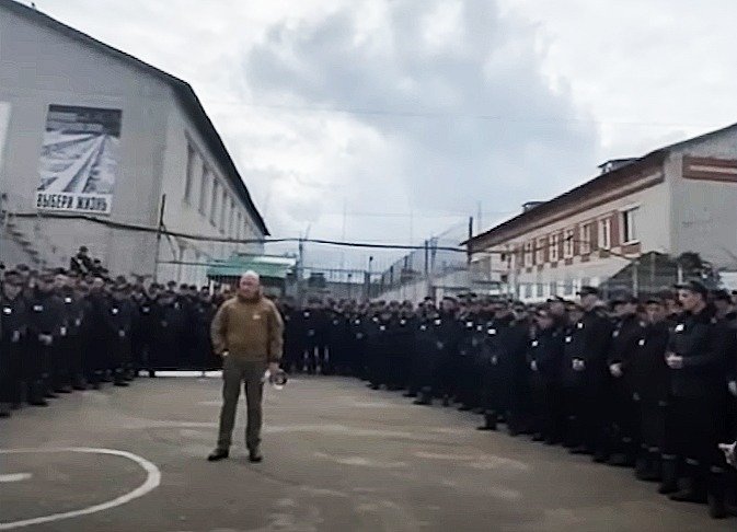 Евгений Пригожин вербует заключенных. Скриншот из видео