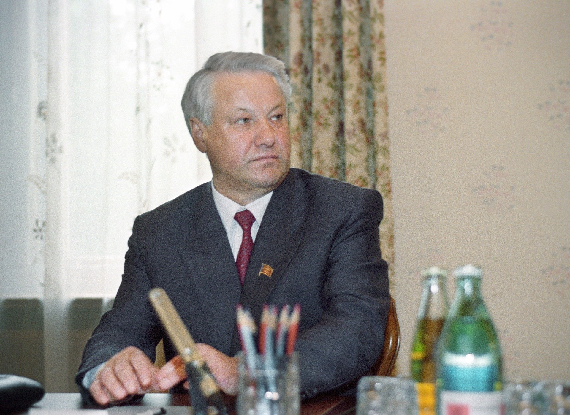 Борис Ельцин во время заседания подготовительного комитета в Ново-Огарево. Фото: Юрий Лизунов и Александр Чумичев /Фотохроника ТАСС