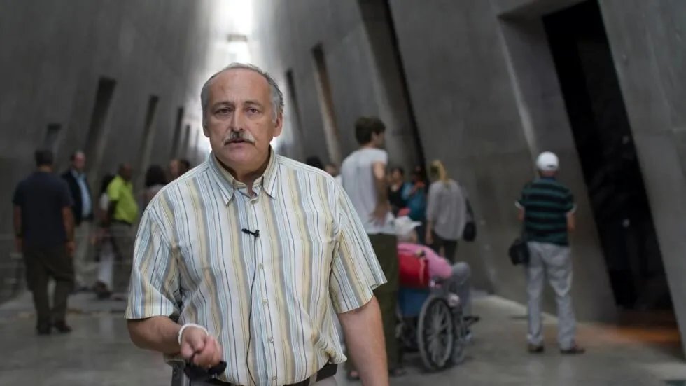 Арон Шнеер в Яд ва-Шем — мемориальном комплексе истории Холокоста. Фото: соцсети