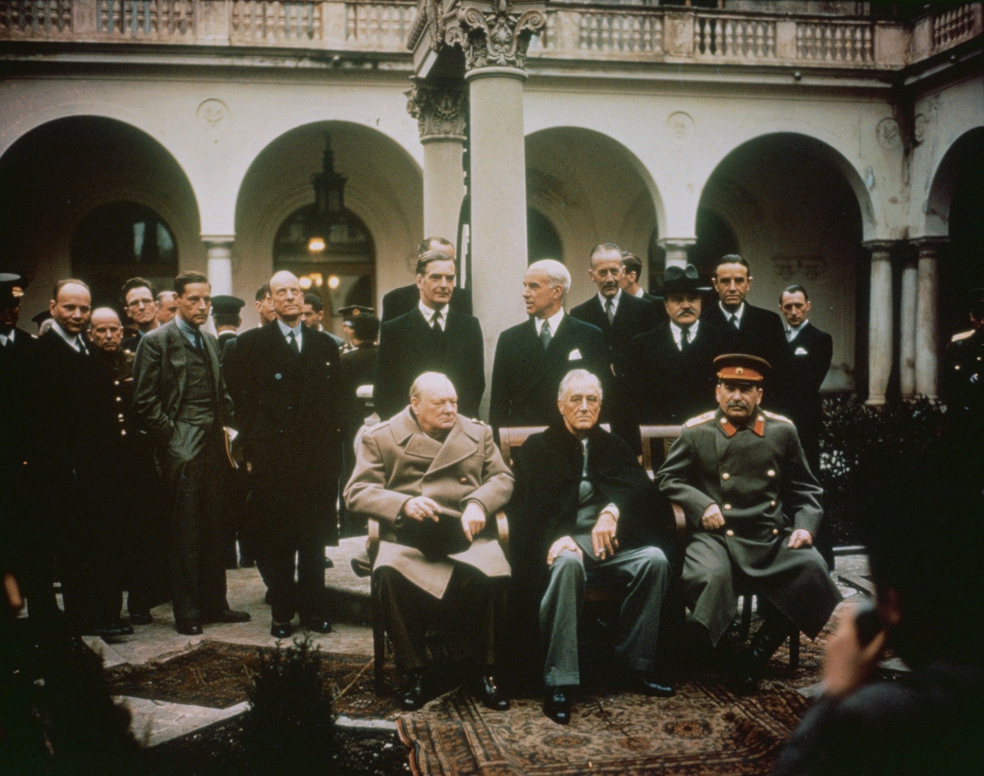 Ялтинская конференция союзных держав. На переднем плане: Уинстон Черчиль, Франклин Рузвельт и Иосиф Сталин. Репродукция ТАСС