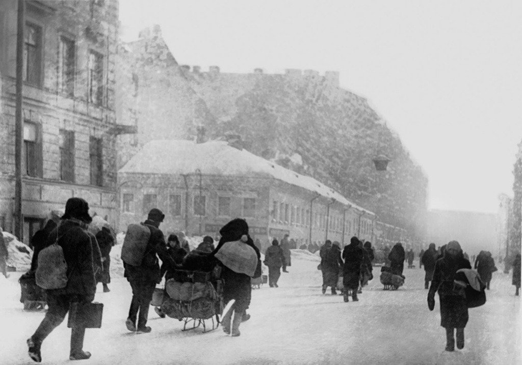 Эвакуация жителей Ленинграда зимой 1941 — весной 1942. Фото: Александр Михайлов / Частный архив