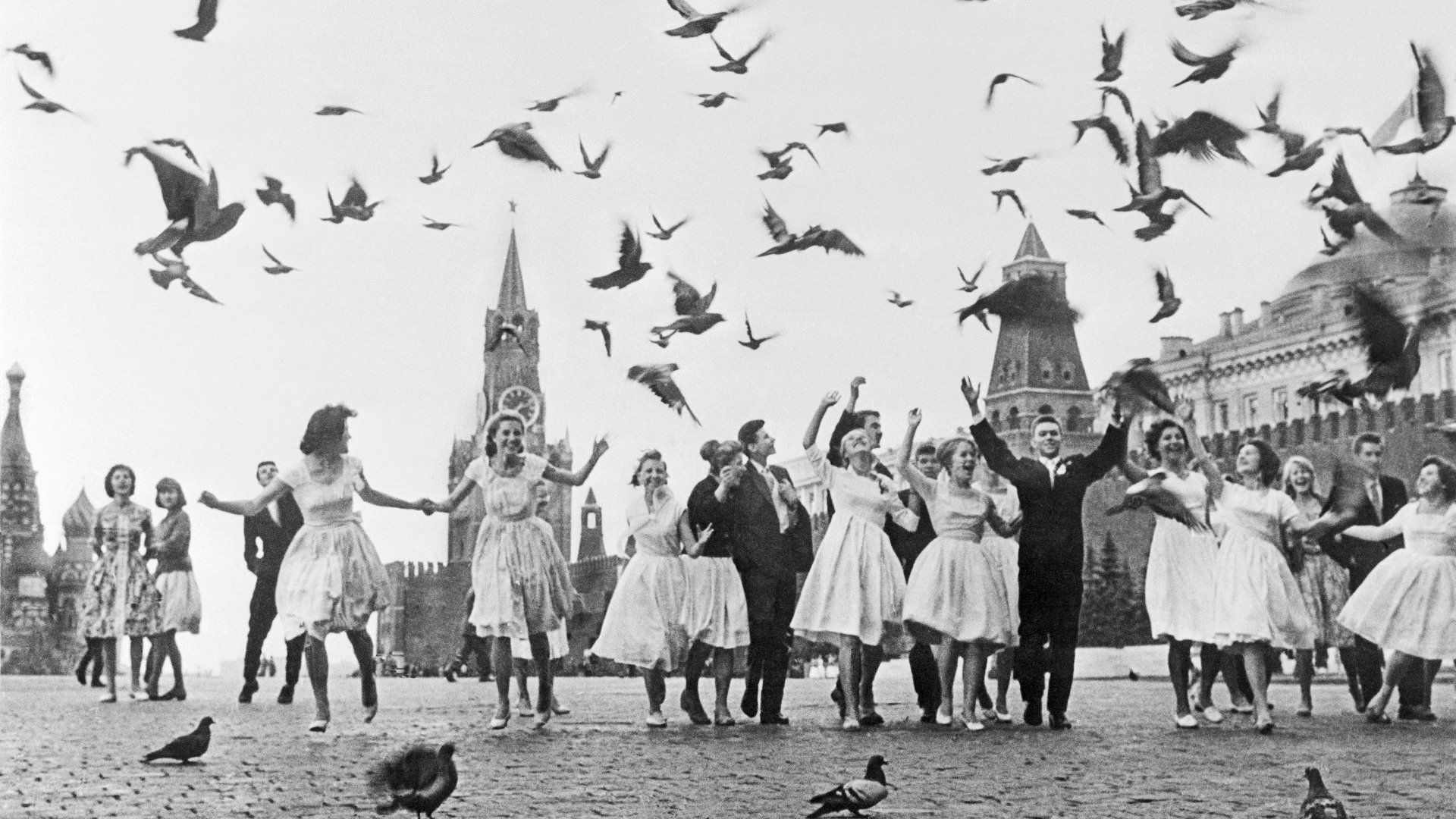 Выпускники на Красной площади. 1961 год. Фото: Владимир Лагранж / ТАСС