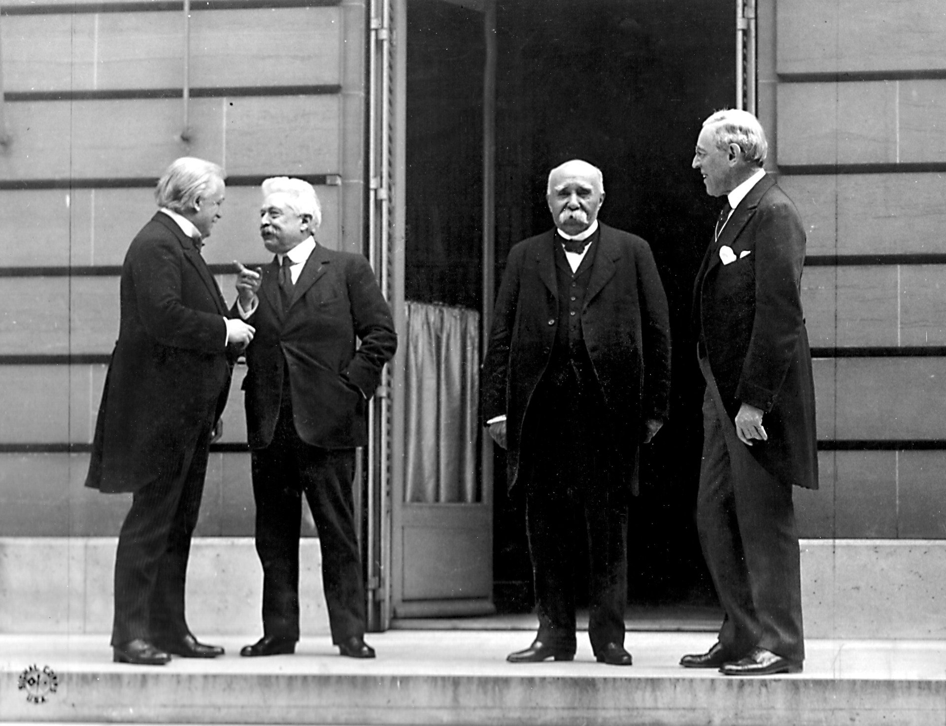 Совет четырёх в Версале: Дэвид Ллойд Джордж, Витторио Орландо, Жорж Клемансо и Вудро Вильсон. Архивное фото